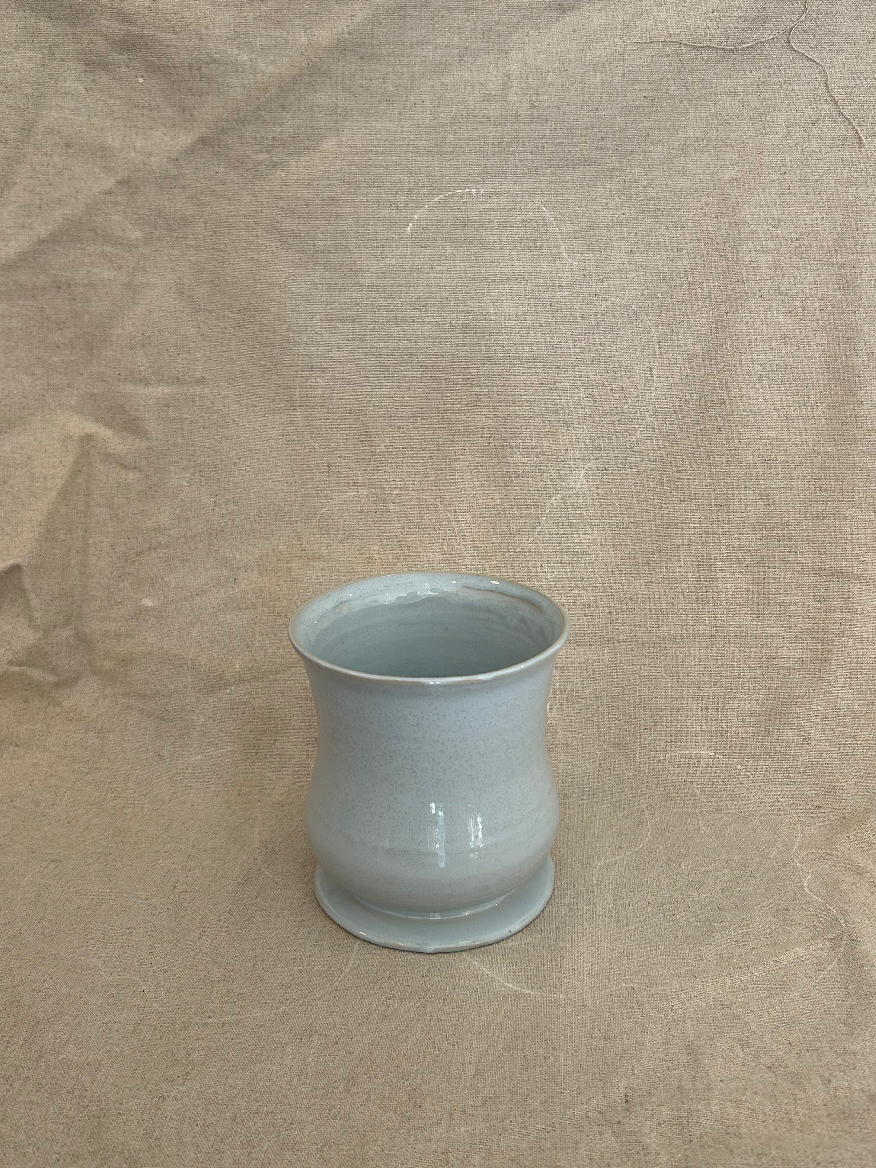 Unika vase på fod