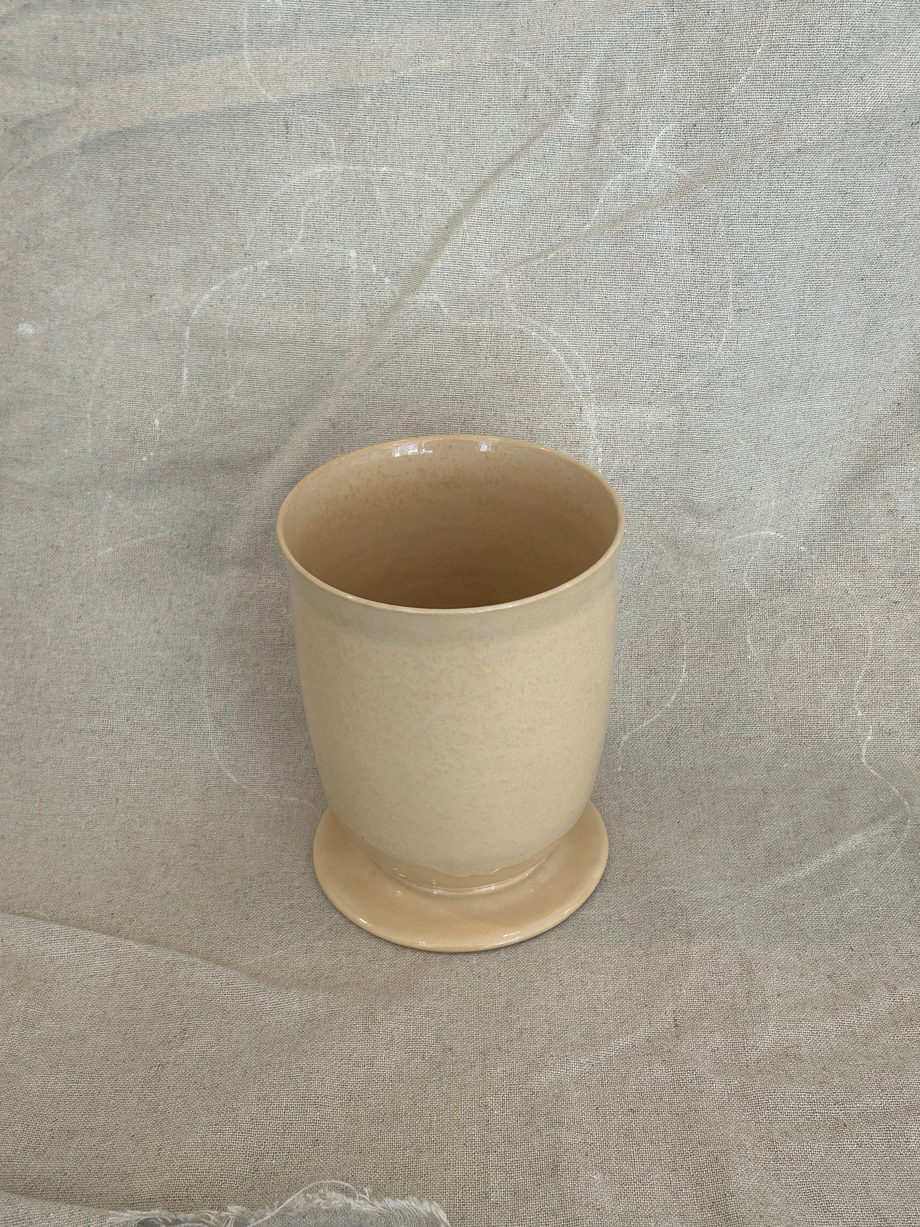 Unika vase på fod