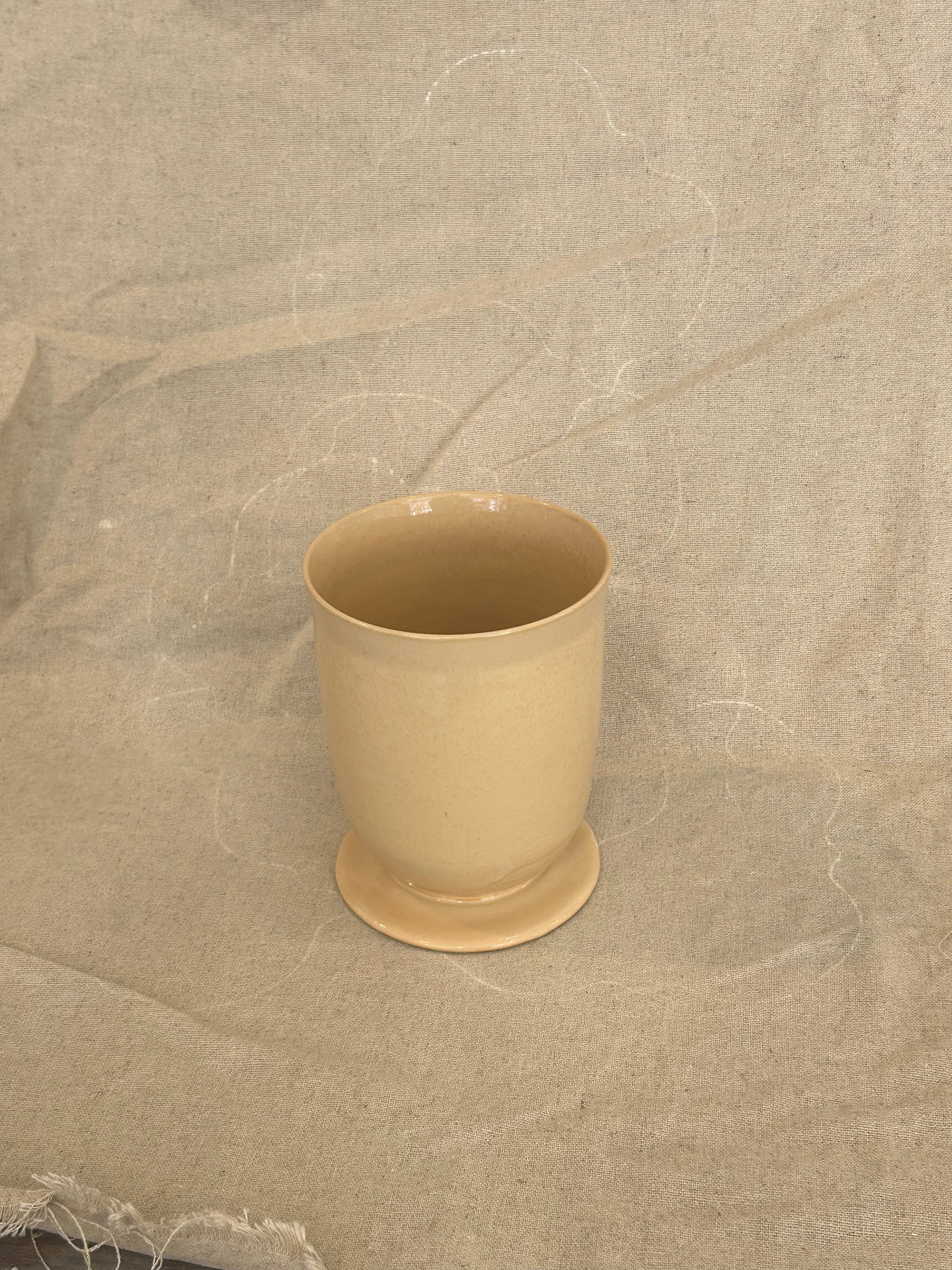 Unika vase på fod