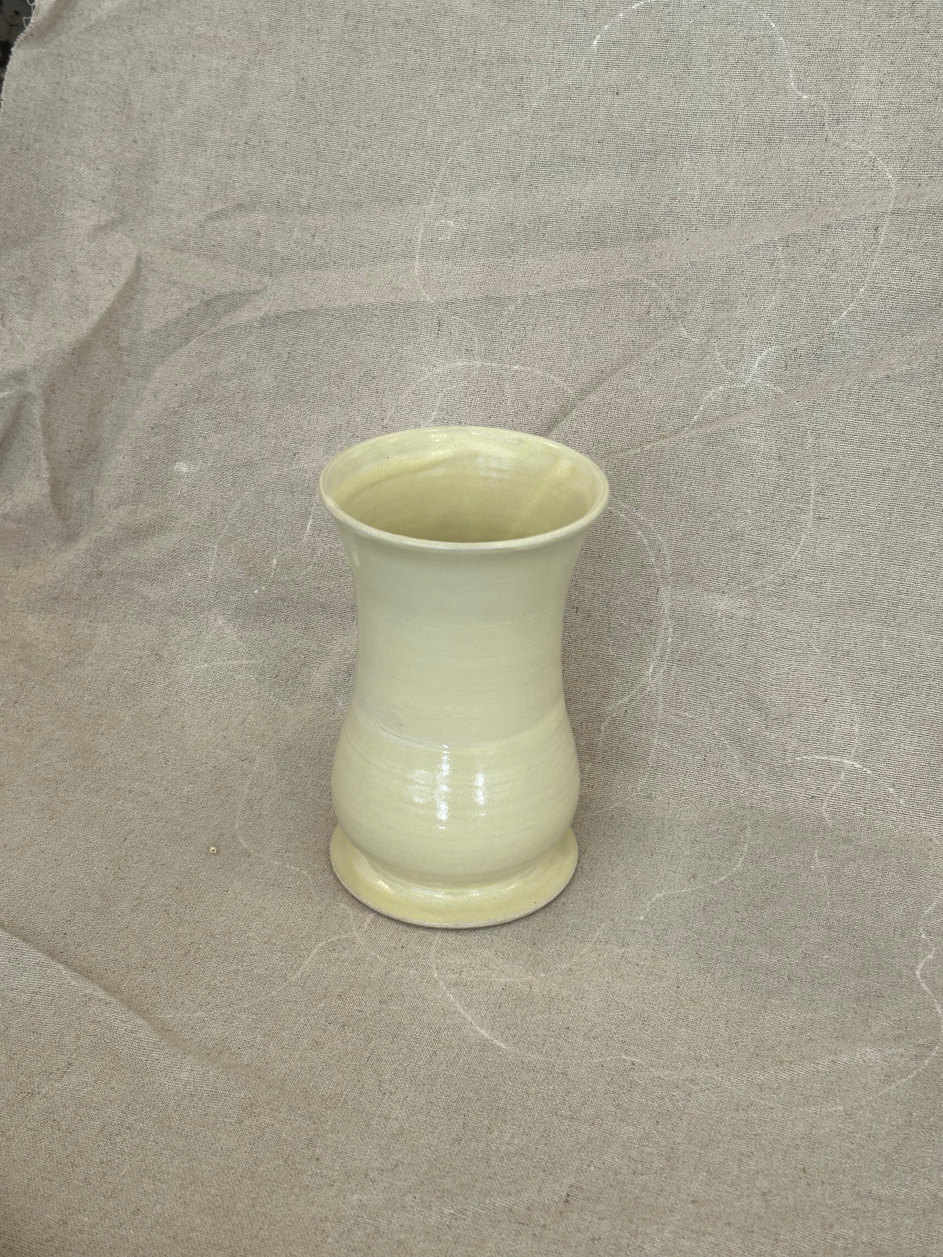 Unika vase på fod